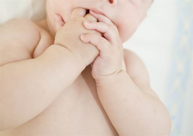 英國小兄弟14年前一段互動影片，至今累積逾8.8億點閱，如今一家人決定透過「NFT」的形式拍賣影片版權。（示意圖／達志影像）