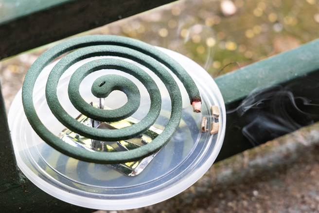 現代生活在城市的小孩比較少會用蚊香，所以不知道正確的使用方法。(示意圖/達志影像)