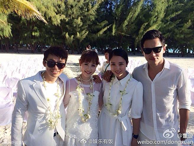 網友挖出王寶強、馬蓉、董璇、高雲翔當年都是佟麗婭婚禮的見證人。（圖／翻攝自娛樂有飯微博）