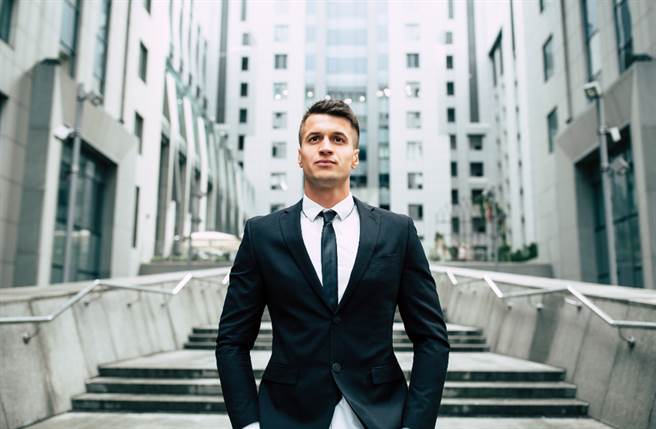 金牛座、獅子座、天蠍座及處女座的人是真正有能力的高手，情商高又有智慧，遇到不順心的事情也能忍住怒火，總能成為社會中的強者。（圖／Shutterstock）