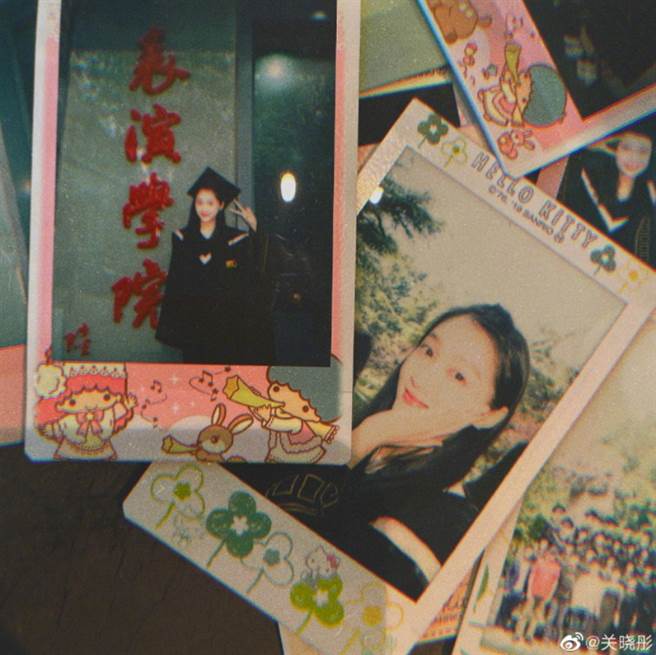 关晓彤今天回母校补拍毕业照。(图/ 摘自关晓彤微博)