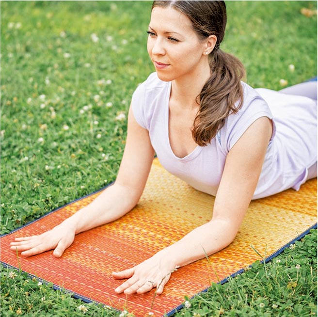 藺草瑜珈墊，漸層款 by IKEHIKO，3490元。（pinkoi提供）