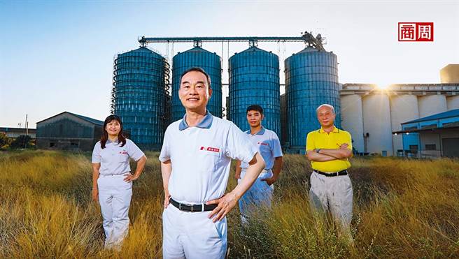 丰盟董事长郭信宏（前）。(摄影者．陈宗怡)