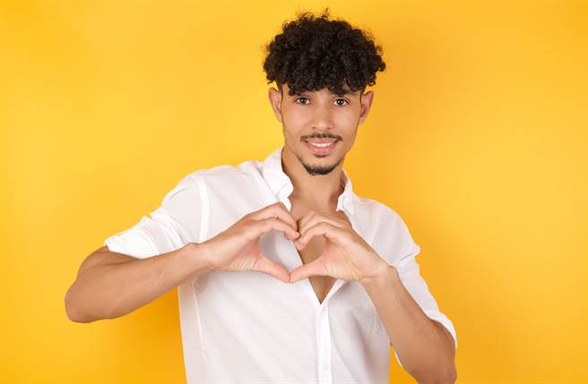 金牛、巨蟹及天蠍座是最適合結婚的星座男，雖然表面上沒有那麼的浪漫，但是在心裡卻把對方當做自己的寶貝，願意一輩子寵愛伴侶。（圖／Shutterstock）
