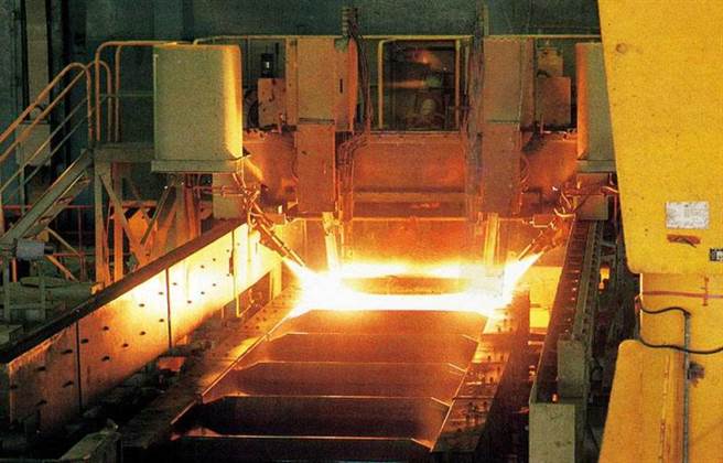 唐荣铁工厂曾经是台湾规模最大的铁工厂，以不銹钢产品出名。（图／报系资料库）