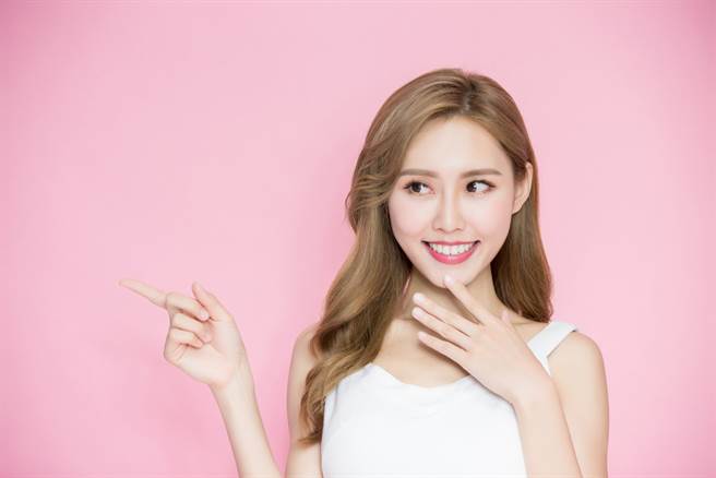 運勢命理網站「生肖運勢天天看」分享，厚唇、嘴唇對稱、微笑唇、櫻桃口的人這輩子運氣非常順遂。（示意圖／shutterstock）