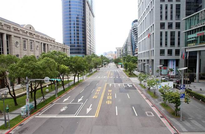 北市信义商圈像空城般没有人潮。（赵双杰摄）
