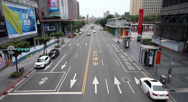 北市信义商圈像空城般没有人潮。（赵双杰摄）
