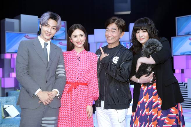 吳宗憲擔任炎亞綸、唐綺陽、吳姍儒主持《36題愛上你》嘉賓。（公視提供）