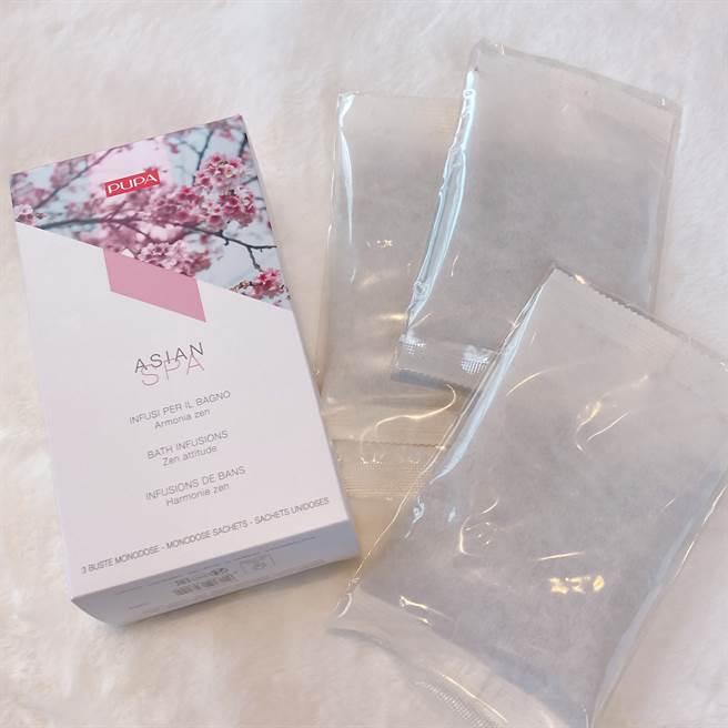 禅香舒压草本汤浴包带有草本的淡淡香气，搭配泡澡使用可以放松、疗癒身心。（邱映慈摄）