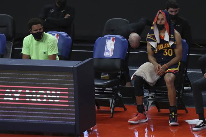 柯瑞带伤上阵(美联社)