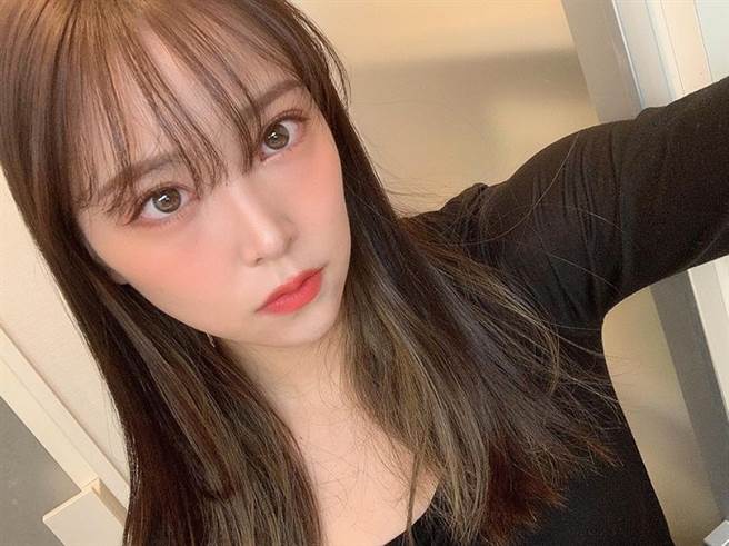 日本23岁女星白间美瑠。(图/ 摘自白间美瑠IG)