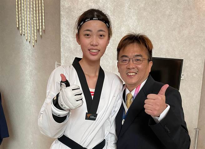 台灣跆拳道女將羅嘉翎（左）奪下跆拳道女子第2量級東奧門票。（中華跆拳道協會提供）