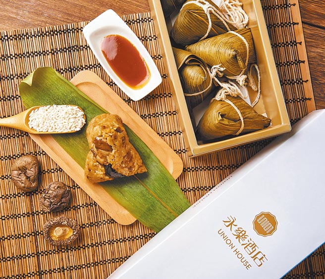 爱买独家「永乐酒店鹿港古味粽礼盒」，100g x 8入，499元。（爱买提供）