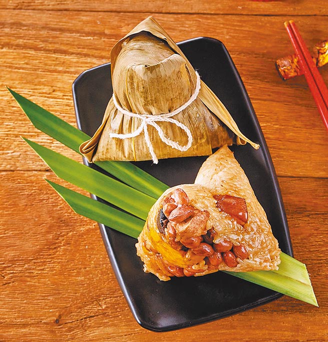 家乐福独家新品「台酒绍兴古早味肉粽（北部粽）」，约200g x 6入，458元。（家乐福提供）