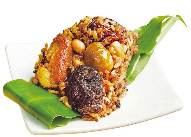 爱买独家「大婶婆红藜高纤肉粽」，180g x 5入，379元。（爱买提供）