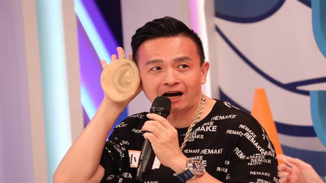 小钟为禁爱令提分手，惨遭对方诅咒：一辈子红不起来。(图/中天综合台提供)