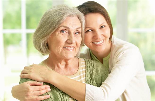 生肖兔、猪以及羊的婆婆心肠最好，她们对外乐于助人，对自己的媳妇更是相当疼爱。（图／Shutterstock）