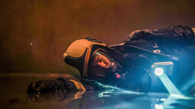 林柏宏摔落货梯井昏迷。（公视、myVideo提供）