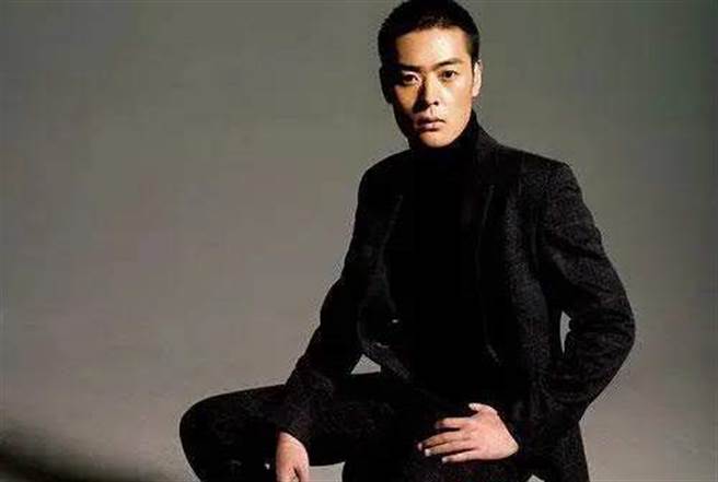 張桐的人生坎坷，所幸總算都苦盡甘來了。（圖/翻攝自微博）