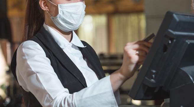 有PTT乡民好奇，许多餐厅疫情前设定的价格是否赚太多。（示意图／达志影像）