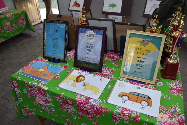 陈秉彦的画作获奖无数。（谢明俊摄）