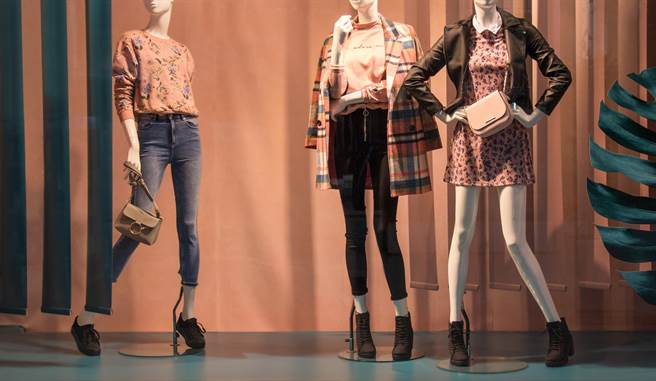 高雄市一名男子涉嫌猥褻瑞豐夜市人體模特兒。（示意圖／達志影像）