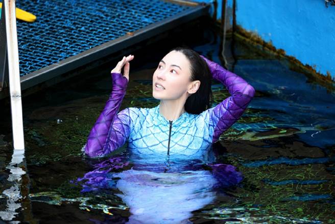 张柏芝扮美人鱼照片也被网友疯传。(图/ 摘自张柏芝工作室微博)