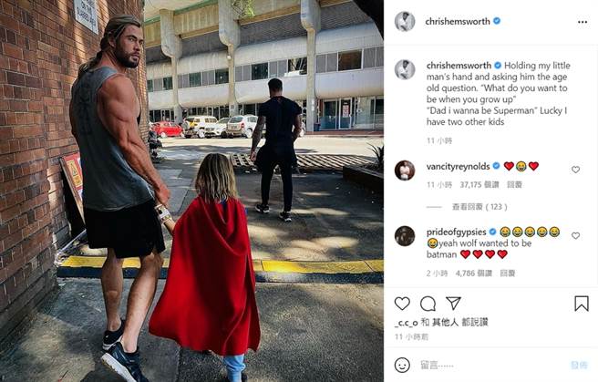 克里斯汉斯沃听到7岁儿子想当超人，露出眼神死的样子让粉丝都笑歪。(图/ 摘自克里斯汉斯沃IG)