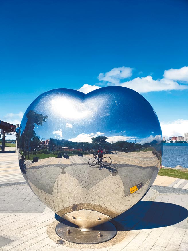 癌症希望基金會與羅氏大藥廠共同舉辦「捕捉希望」數位攝影比賽，癌友組第1名由49歲阿咪的「逆風飛翔的心」作品獲得。（癌症希望基金會提供／林志成台北傳真）