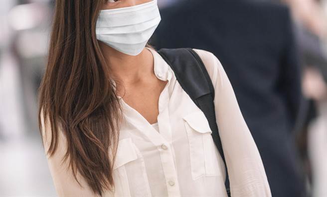 中和某科技公司遭员工爆料，要求员工不能染疫，有人确诊就取消年终奖金。（示意图，非当事人／达志影像）