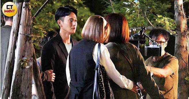 同樣的吵架劇情，劉冠廷和陳庭妮反覆拍攝了7、8次才過關。（圖／本刊攝影組）