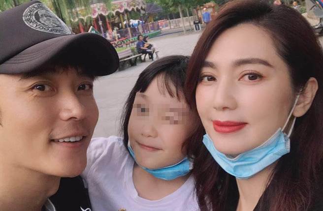 洪欣和张丹峰育有一女。(图／翻摄自微博)