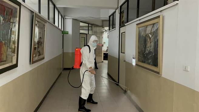 新北市刑警大队、树林分局针对办公厅舍扩大清消。（新北市警察局提供）