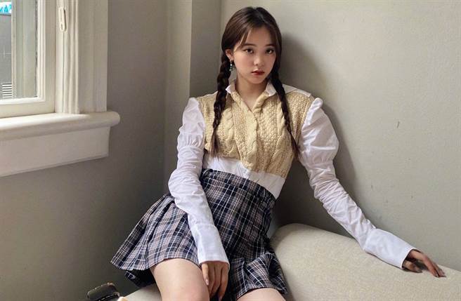 歐陽娜娜年僅20歲，正是青春期邁向女人的時期。(翻攝自歐陽娜娜微博)