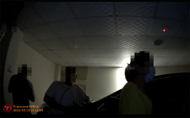 台中市警察局第六分局执行汽车旅馆业防疫勤务，25日查获邓男等3男4女共7人举办毒趴。（民眾提供／卢金足台中传真）