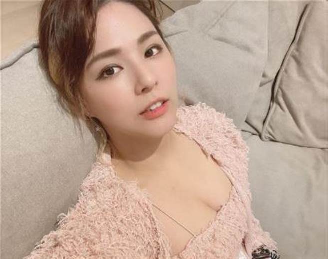 熊熊曾经不满自己的胸部太丰满。（图/翻摄自熊熊IG）