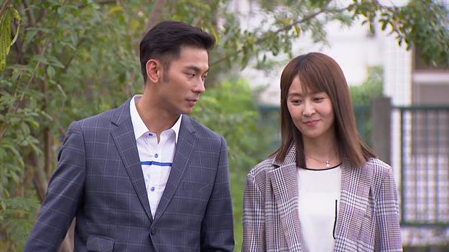 亮哲与林昀希演父女被说像情侣。（三立提供）