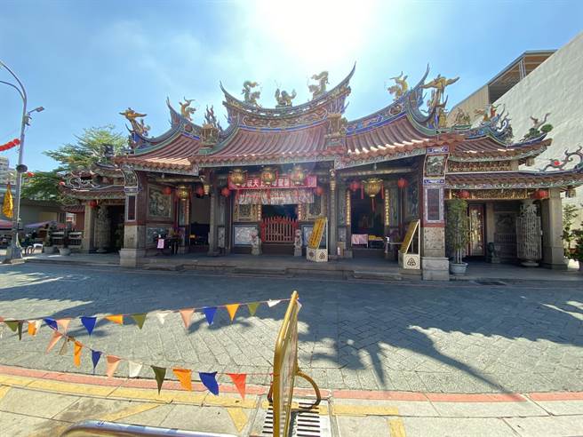 台中市府2011年11月1日公告，将「万和宫字姓戏」登录为台中市民俗类文化资产。（卢金足摄）