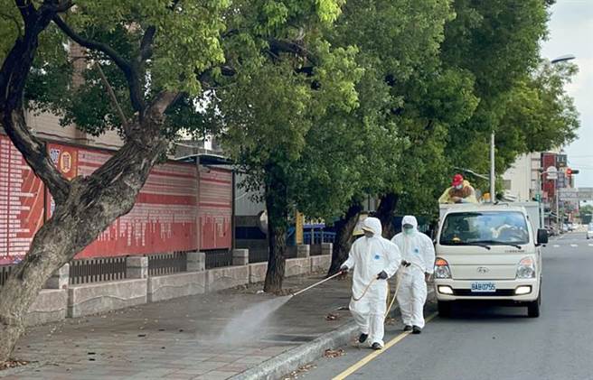 屏縣府25日公布新增2名確診者足跡，並同步完成消毒。（屏縣府提供／林和生屏東傳真）