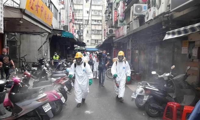 图为万华区消毒照片。（本报系资料照）