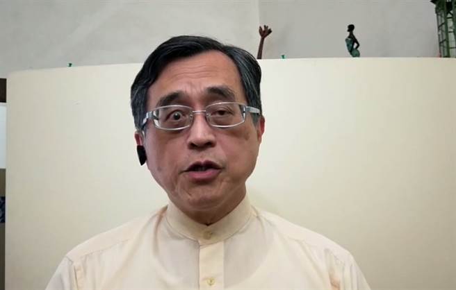 医师江守山说，当第一线医护人员面对病人无法得到救治，心理的痛苦和压力是非常大的。