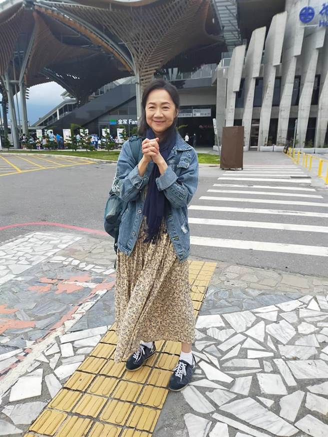 谢佳勋58岁气质落落大方。（图／FB@谢佳勋）