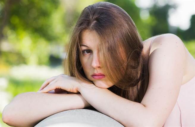 白羊女、金牛女、天蝎女和摩羯女拥有一颗「玻璃心」，很容易因为一点小事就心碎。(示意图/达志影像)