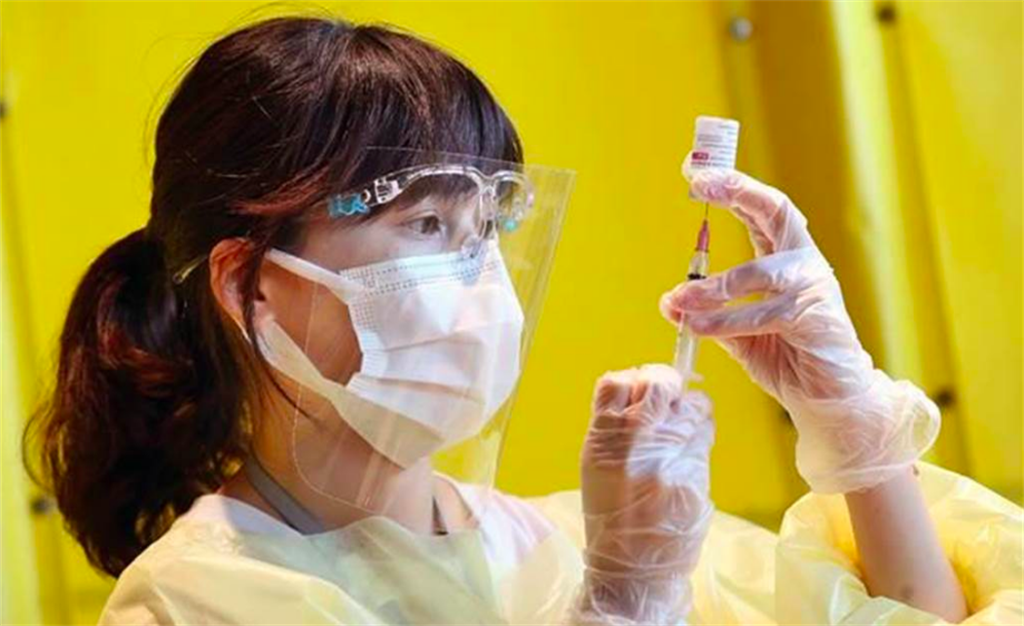 疫苗被視為是對抗新冠肺炎的最終武器，台灣卻嚴重短缺。（示意圖／中時資料照）