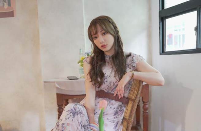 曾担任护理师的玉兔，第一时间就响应医护召集令。（图／取材自玉兔 郑如吟脸书）