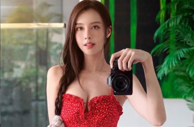 李元玲拥有亮丽外型、火辣身材。(图／翻摄自李元玲IG)