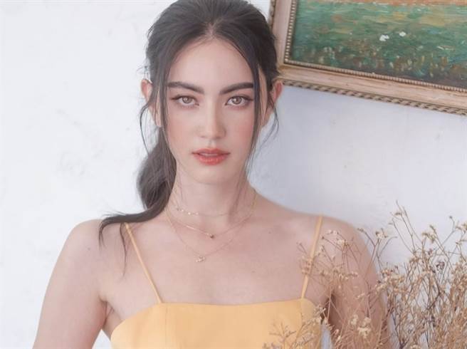 黛薇卡被媒体封为「泰国第一神顏」。（图/翻摄自黛薇卡IG）