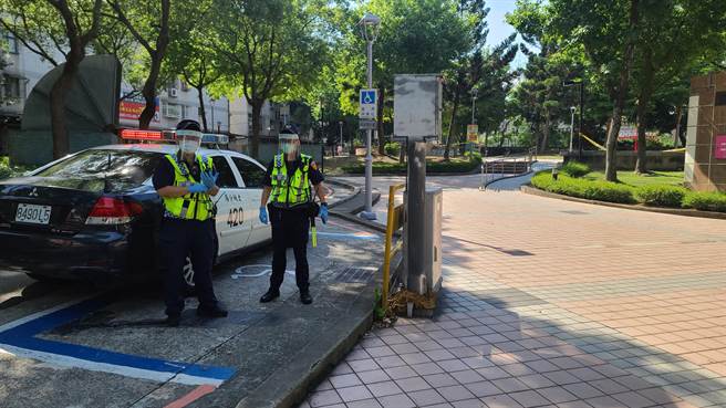 新北市土城区今成立热区防疫中心，针对辖内6里强化防疫措施，区公所每日将派出90人居家关怀，警方也将出动24人次警力在热区内寻查。（土城分局提供）