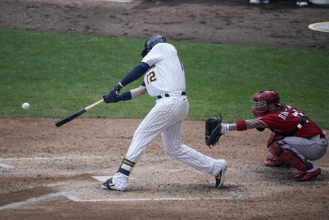 巨人洋砲史莫克(Justin Smoak)曾效力大聯盟釀酒人。（美聯社資料照）